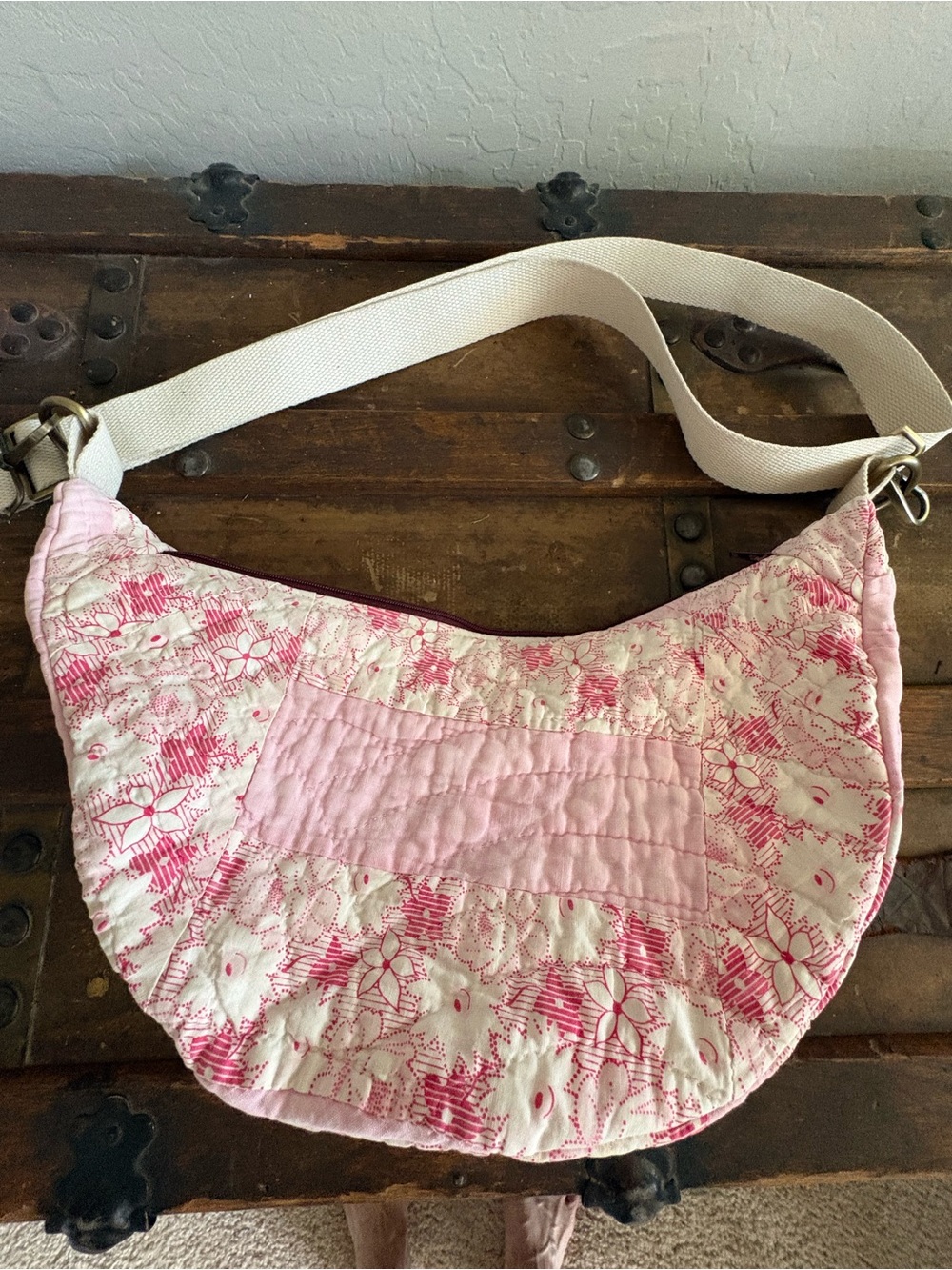 Vintage Hamdmade Pink Quilted Floral Crescent Crossbody/Bumbag - Picture 2 of 9